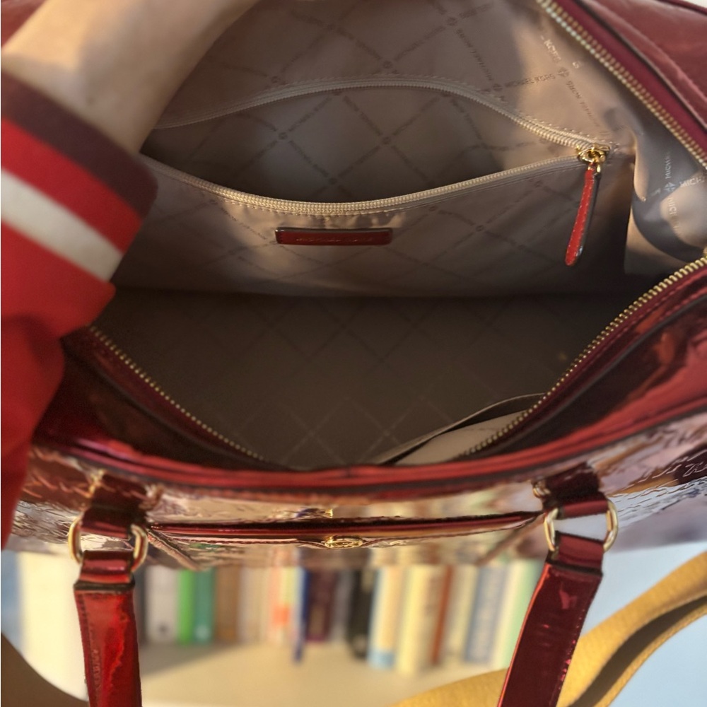 Gorgeous Red Metallic weekend (oversized) Structured Bag - Picture 6 of 7